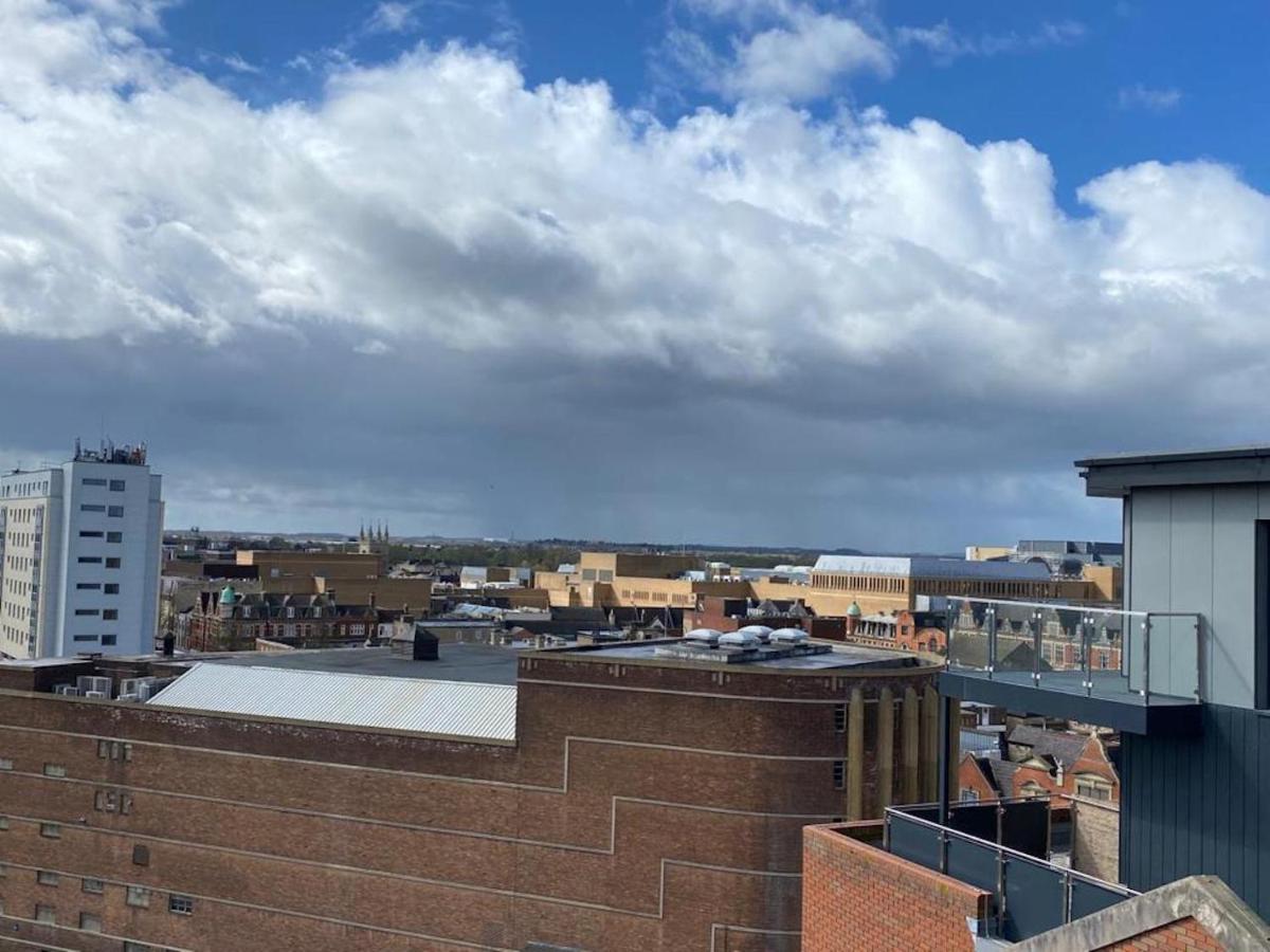 Central Newly Built 2 Bed Duplex Penthouse With Free On-Site Gated Parking, Lift Access, Self Check-In, Super Fast Wifi, Two Cathedral View Terraces & Sleeps 6 ピーターバラ エクステリア 写真